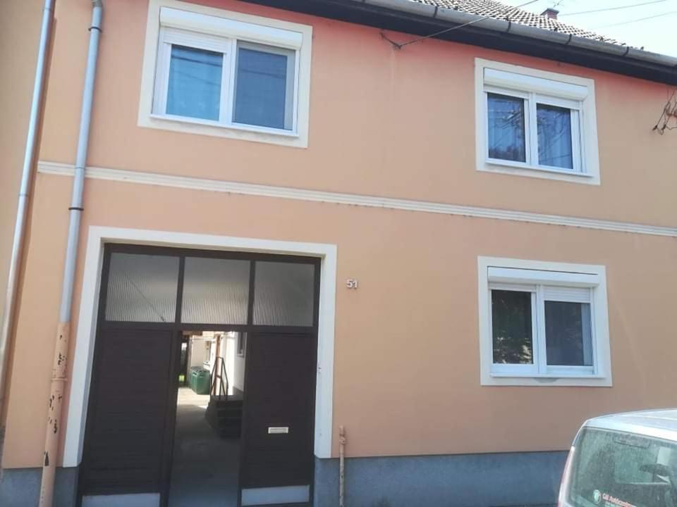 Family House Villa Eger Exteriör bild